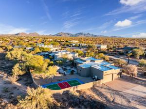 5BR Pool Patio Outdoor TV & In-Pool Hoops