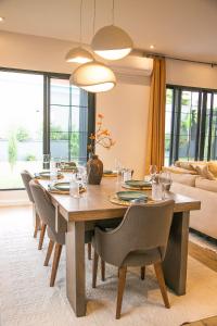 Modern Farmhouse & French Elegance Stay for 6