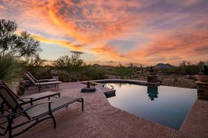 Luxury Getaway - Infinity Pool Mountain Views Rooftop Deck