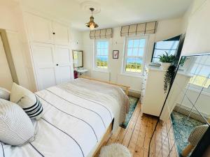 Elegant Coastal Home with Unrivalled Sea Views