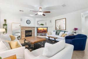 Luxury Golf Course Home Pool Views & 7 Bedrooms