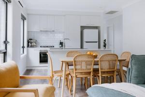 2 Houses, Sleeps 12, 4 Bathrooms, Private Location