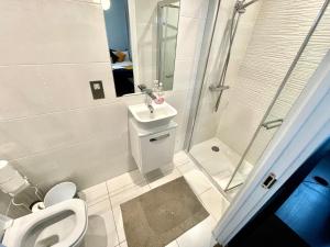 Modern 3BR House, Near Olympic ParK, ABBA & Westfield, Parking