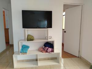 Departamento amoblado con 2 habitaciones y cochera