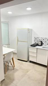 Departamento anexo para 4 con entrada de auto