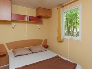 Mobil-home cosy avec terrasse pour 4 personnes - API-1-52-880