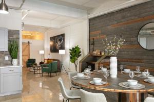 SD Modern Rustic 3BR Apartment