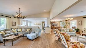 Glen Ellen Escape by AvantStay