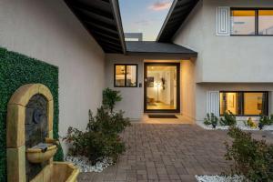 Valley View Chic Design with Pool Grille Firepit