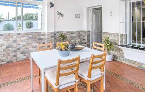 Stunning Home In Chiclana De La Fronter