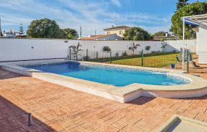 Stunning Home In Chiclana De La Fronter