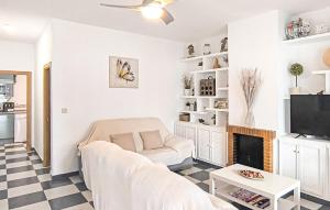 Stunning Home In Chiclana De La Fronter