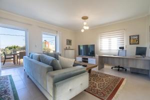 Artemida Luxury Sky Villa, with 4 Suites by Traser