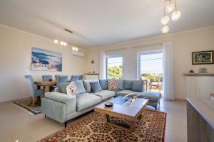 Artemida Luxury Sky Villa, with 4 Suites by Traser