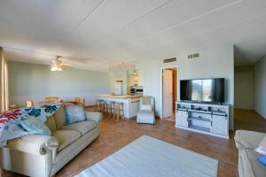 Simple North Wildwood Condo - Steps to Beach!