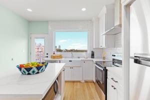 Coastal Chic Designer Waterfront Retreat 301