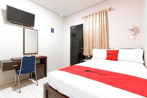RedDoorz Plus near Pantai Malalayang Manado