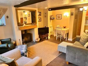 Chapter Cottage, Cheddleton Nr Alton Towers, Peak District, Foxtail Barns, the Ashes