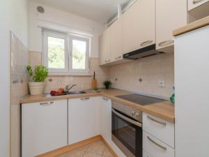 Holiday Home Diana - Two Bedroom Apartment with Terrace and Sea View