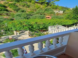 Apartments Gordana - Two bedroom Apartment with Balcony and Sea View and Garden View