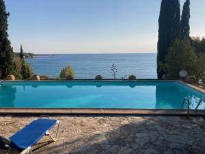Villa with Private Pool & Boules Court