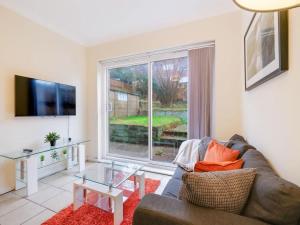 Buckinghamshire Stay for 8