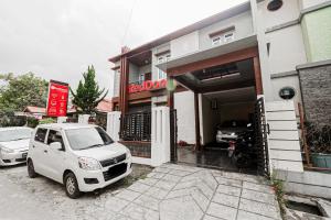 RedDoorz Syariah Near Jam Gadang Bukit tinggi 2