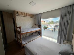 Sobrado com Piscina Privativa