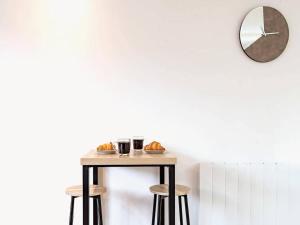 2-Bedroom Newbury Apartment for 7