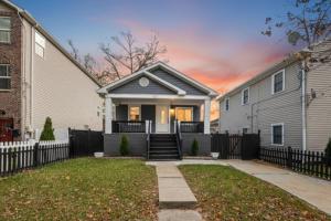 Home near RFK with Private Suite & driveway sleeps 16
