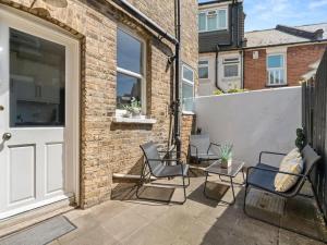 Spacious Family Home with Garden