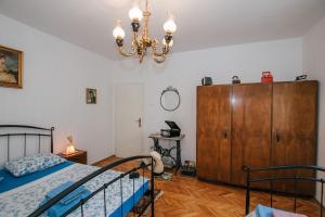 Apartments with parking space Trogir - 25102