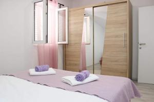 Holiday house with a parking space Supetar, Brac - 25125