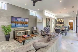 *NEW*! Dual-Unit 5 bedrooms | Prime Walkable Area