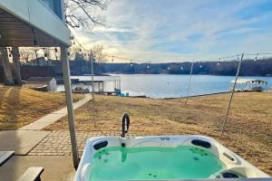 Sunset Shores 5BR Lake Home w All-Seasons Patio