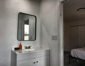 Cozy 2br Apartment in Cape Coral with Hot Tub