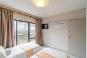 Ezey Tours-Manhattan Suites