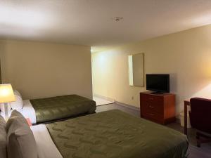 Lafayette Inn & Suites