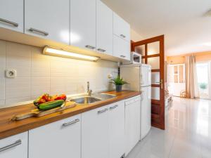 Holiday Home Diana - Comfort Two Bedroom Apartment with Terrace and Sea View