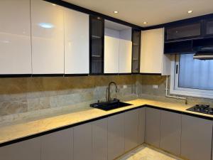 Modern 4BR 3Bath Stylish Spacious