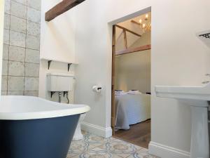 The Stables - Uk50804