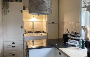 Cozy Home In Winschoten With Wifi