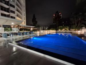 Bright Surfers Paradise Escape w Resort Facilities