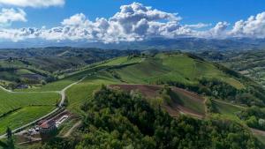 New Villa With Infinity Pool Near Acqui Terme