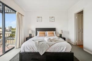 3BR & 3 Storey with 2 car parks - CBD walking