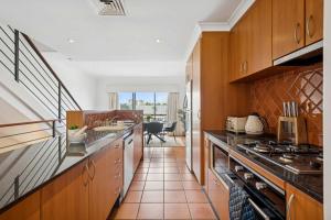 3BR & 3 Storey with 2 car parks - CBD walking