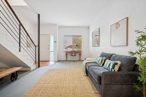3BR & 3 Storey with 2 car parks - CBD walking