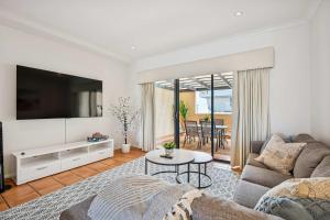 3BR & 3 Storey with 2 car parks - CBD walking