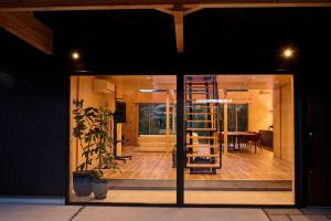 Private Japanese House Trolley & Silver Garden