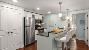 Baytowne Wharf by AvantStay Sandestin Condo Communal Pool Resort Amenities Near Beach Dining Marina